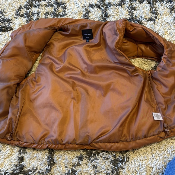 Cute short puffer vest - Picture 4 of 5